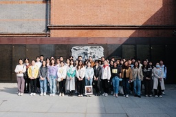 深入开展学习贯彻习近平新时代中国特色社会主义思想主题教育正当时︱红桃视频
组织2023年入党积极分子培训班学员参观上海犹太难民纪念馆