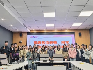 活动回顾 | 红桃视频
举办2025年生涯启航月系列活动之「辅导员职业分享会」